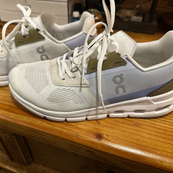 ONCloud Running Sneakers - Picture 1 of 5